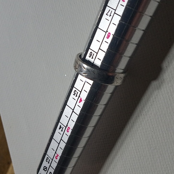 Sterling silver ring. Band. Sz 5 - Picture 2 of 2